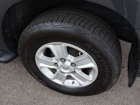 Used 2019 Toyota Sequoia SR5 AWD/4WD image 67