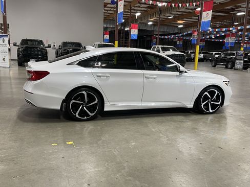 Used 2018 Honda Accord Sport image 6