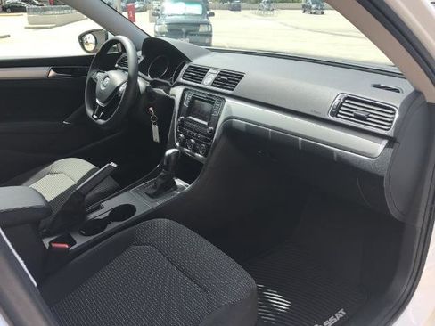 Used 2016 Volkswagen Passat 1.8T S image 8