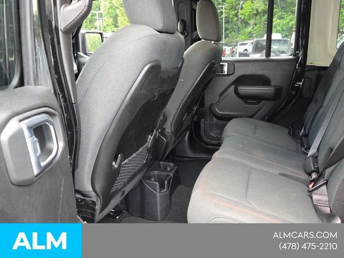 Used 2025 Jeep Wrangler Unlimited Rubicon AWD/4WD image 7