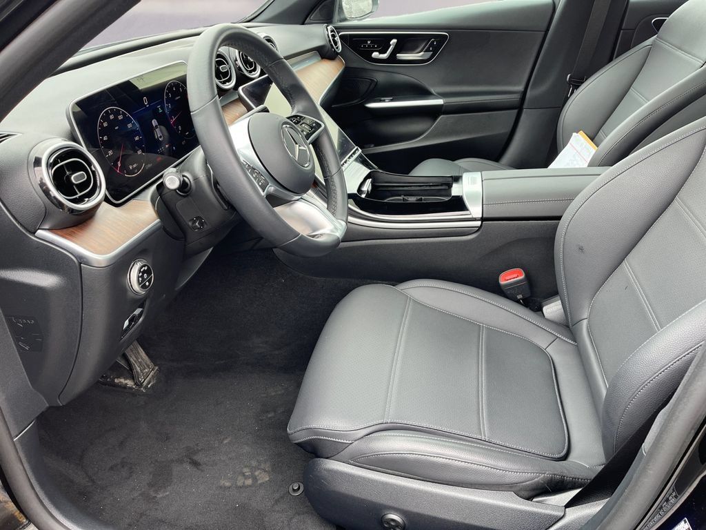 Used 2025 Mercedes-Benz C 300 4MATIC Sedan image 9