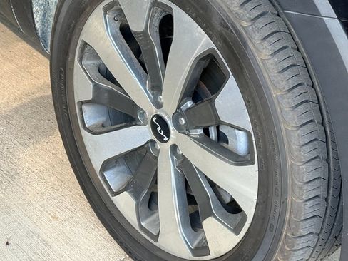 Used 2022 Kia Telluride EX w/ EX Premium Package FWD image 5