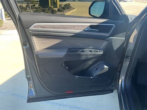 Used 2023 Volkswagen Atlas Cross Sport SE w/ Black Wheel Package image 18