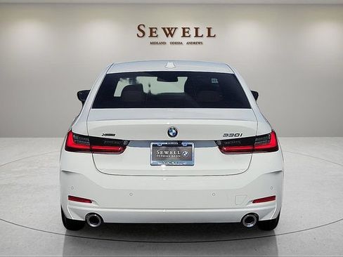 New 2026 BMW 330i xDrive Sedan w/ Premium Package AWD/4WD image 4