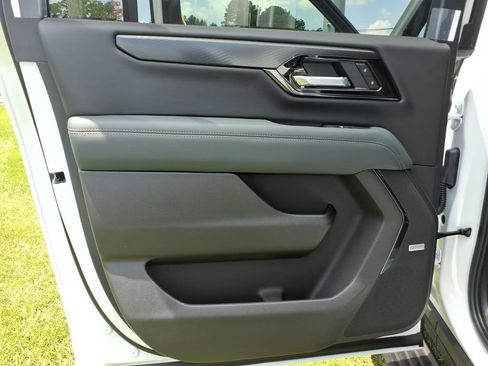 New 2026 GMC Yukon XL AT4 w/ AT4 Premium Plus Package AWD/4WD image 19