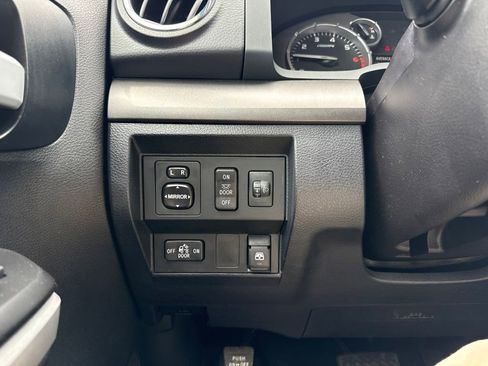 Used 2017 Toyota Tundra SR5 w/ SR5 Upgrade Package AWD/4WD image 22