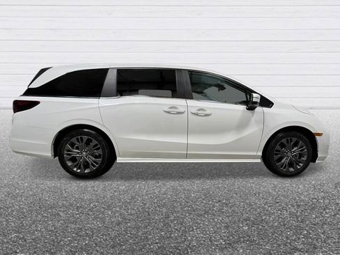 New 2026 Honda Odyssey Touring image 8