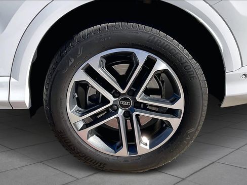 Certified 2025 Audi Q5 Premium w/ Convenience Package image 9