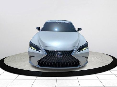 Certified 2022 Lexus ES 300h Ultra Luxury w/ Accessory Package 2 FWD image 9