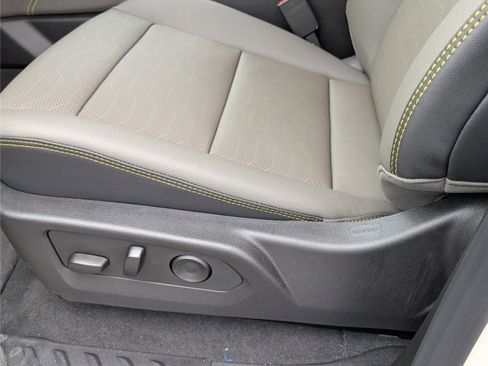 New 2026 Chevrolet Colorado ZR2 w/ Technology Package AWD/4WD image 17