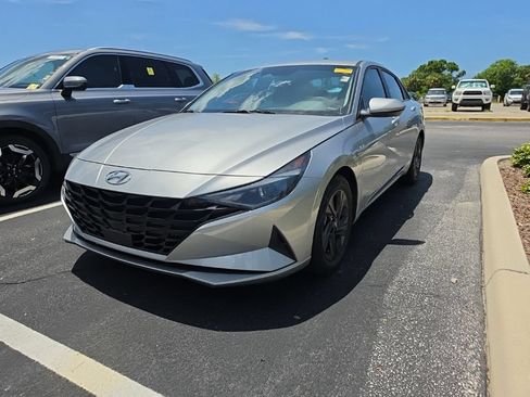 Used 2021 Hyundai Elantra SEL w/ Convenience Package FWD image 4