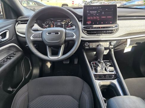 Used 2024 Jeep Compass Sport image 7