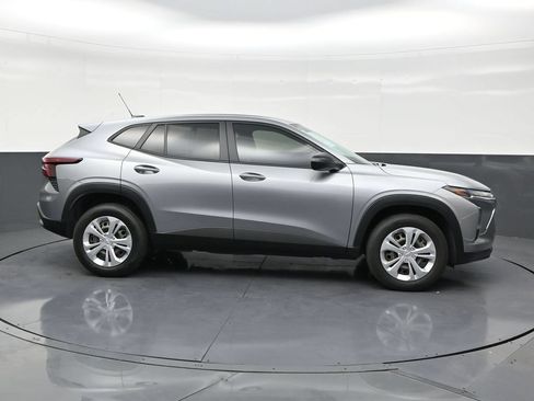Used 2025 Chevrolet Trax LS FWD image 6