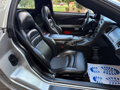 Used 2004 Chevrolet Corvette Coupe w/ Preferred Equipment Group image 61