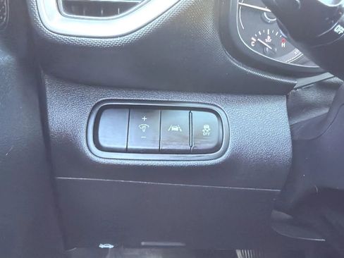 Used 2021 Hyundai Venue SE image 15