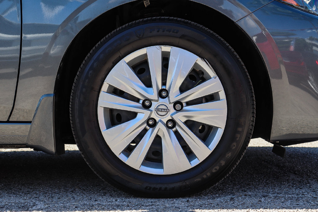 Used 2025 Nissan Sentra S FWD image 11