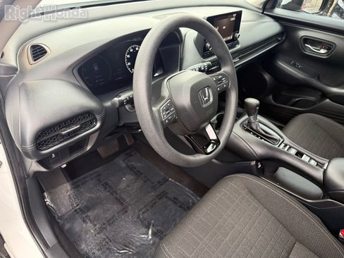 Used 2023 Honda HR-V LX image 11