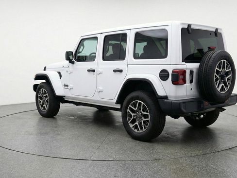 Used 2025 Jeep Wrangler Sahara image 6