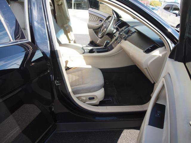 Used 2016 Ford Taurus SE FWD image 6
