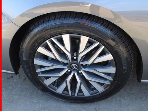 Certified 2024 Nissan Altima 2.5 SV image 11