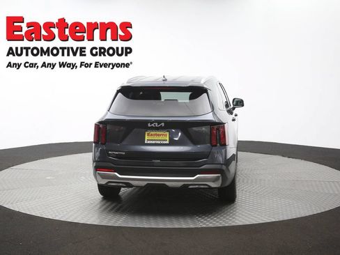 Used 2024 Kia Sorento S FWD image 40