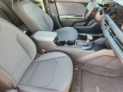 New 2025 Kia K4 LXS image 10