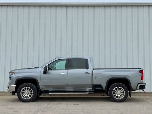 Used 2024 Chevrolet Silverado 2500 LTZ w/ LTZ Premium Package image 3