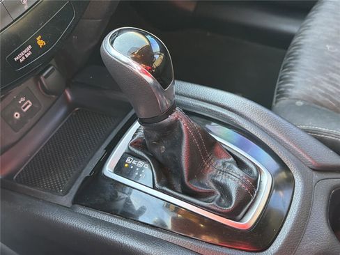 Used 2018 Nissan Rogue S image 31