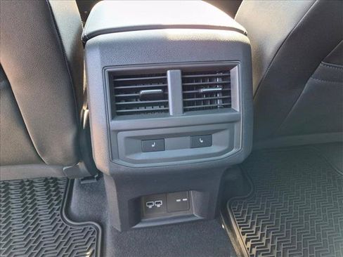 Used 2020 Volkswagen Atlas Cross Sport SEL Premium R-Line AWD/4WD image 18