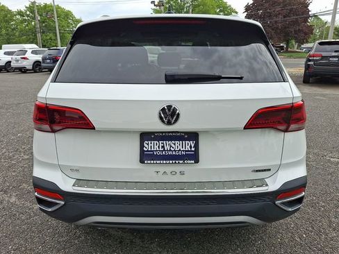 Used 2023 Volkswagen Taos SE w/ Panoramic Sunroof Package AWD/4WD image 5