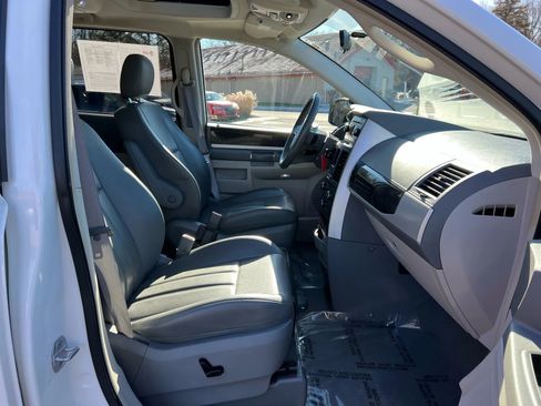 Used 2010 Dodge Grand Caravan SXT image 24