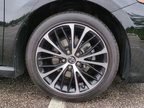 Used 2019 Toyota Camry SE FWD image 11