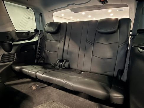 Used 2015 Cadillac Escalade Premium RWD image 16
