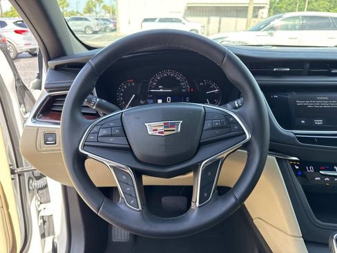 Used 2017 Cadillac XT5 Premium Luxury FWD image 26