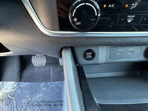 Used 2024 Nissan Rogue S AWD/4WD image 17