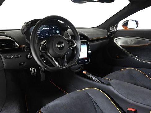 Used 2025 McLaren Artura image 9