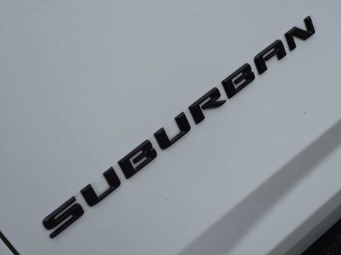 Certified 2024 Chevrolet Suburban Z71 w/ Luxury Package image 11