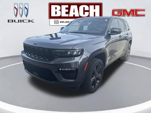 Used 2024 Jeep Grand Cherokee Limited w/ Black Appearance Package AWD/4WD image 8