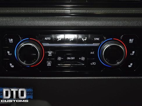 Used 2025 Chevrolet Silverado 1500 ZR2 w/ Technology Package AWD/4WD image 39