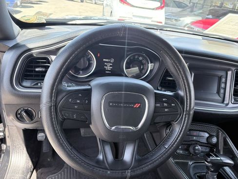 Used 2016 Dodge Challenger SXT RWD image 10