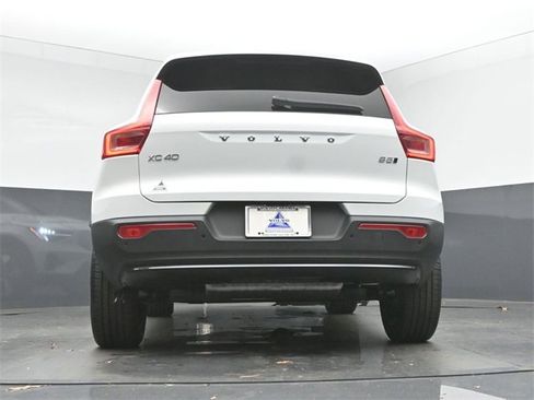 New 2026 Volvo XC40 B5 Core w/ Climate Package image 40