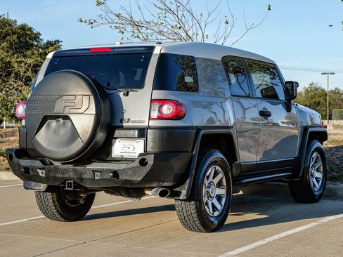 Used 2014 Toyota FJ Cruiser 4WD w/ Upgrade Package image 9