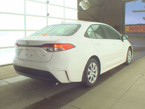 Used 2025 Toyota Corolla LE FWD image 2