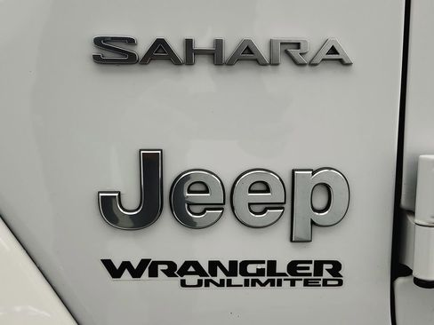 Used 2022 Jeep Wrangler Unlimited Sahara image 37