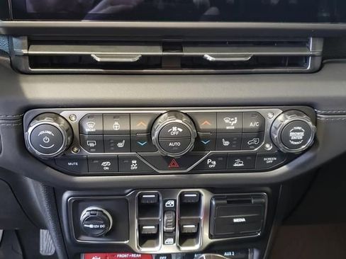 New 2026 Jeep Wrangler Unlimited Rubicon 392 w/ Quick Order Package 27X Moab AWD/4WD image 10