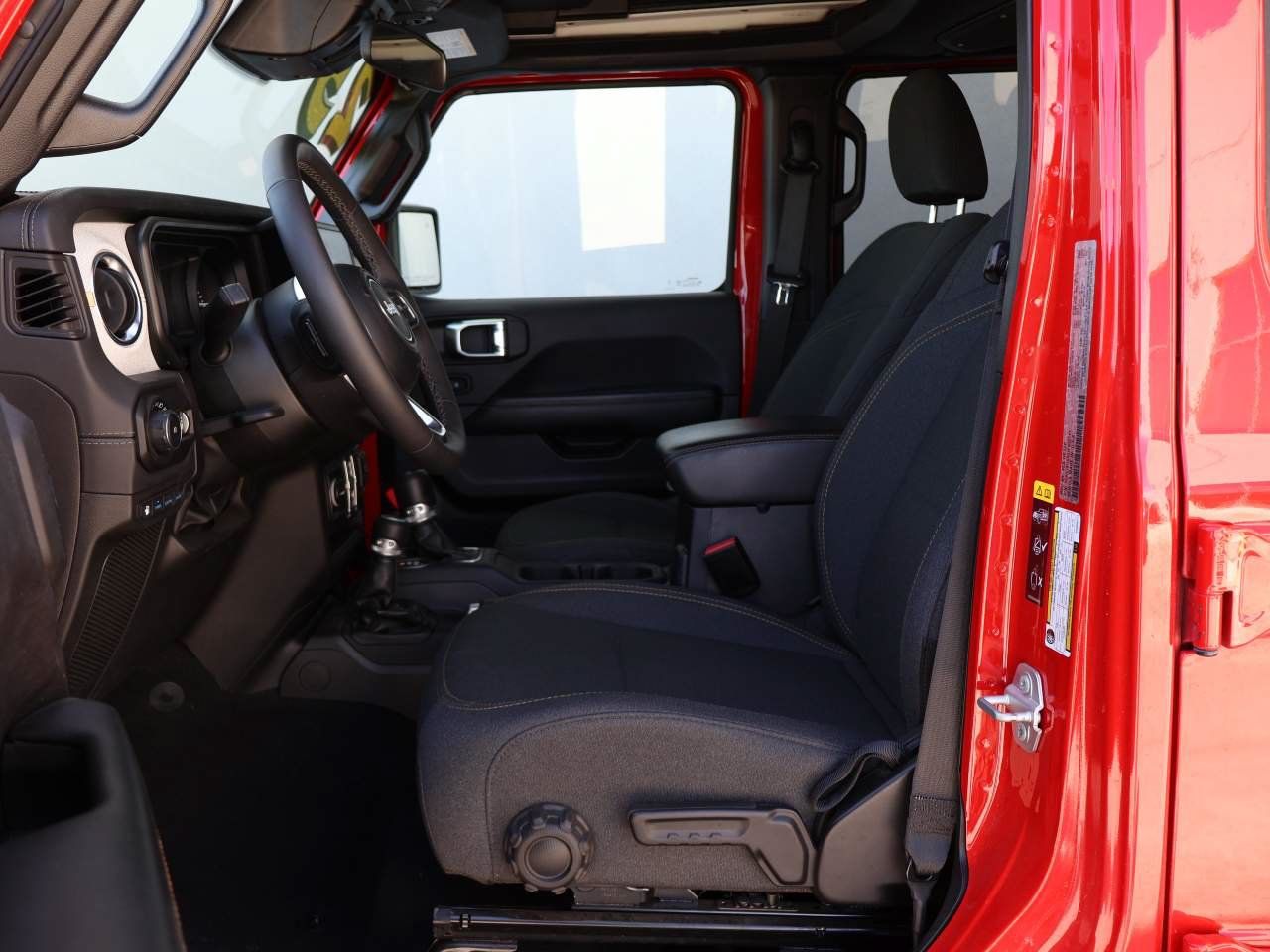 Used 2025 Jeep Wrangler Unlimited Sahara w/ Safety Group AWD/4WD image 8
