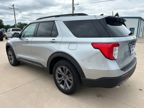 Used 2023 Ford Explorer XLT w/ Equipment Group 202A image 4