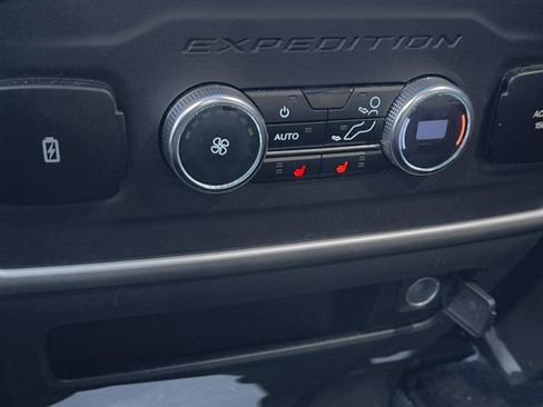 Used 2023 Ford Expedition Limited image 11