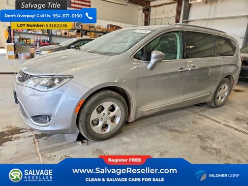 Used 2017 Chrysler Pacifica Touring-L Plus FWD image 1