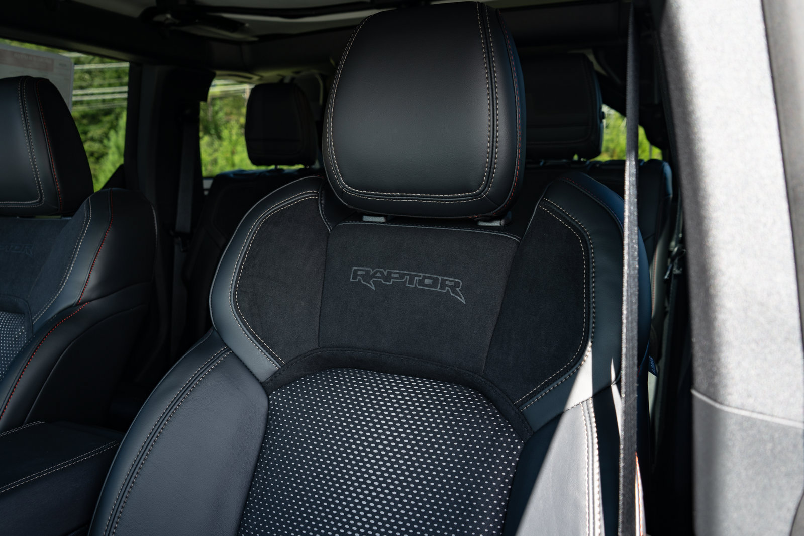 New 2026 Ford Bronco Raptor w/ Interior Carbon Fiber Pack AWD/4WD image 34